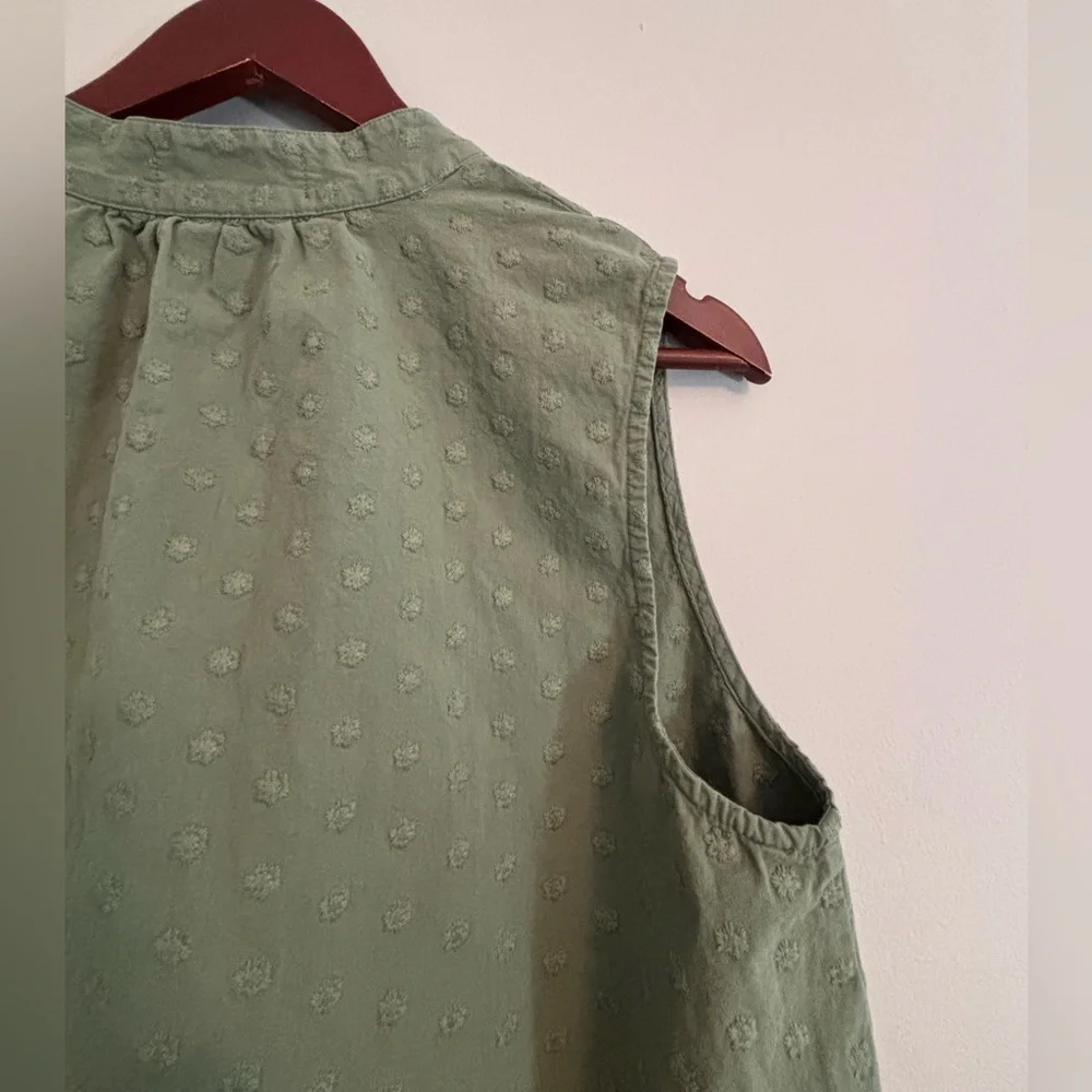 Cloth & Stone, Circular Pattern Textured, Soft Green Blouse, Size Large, Button - Picture 9 of 13